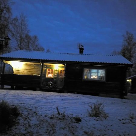 Mysig Timmerstuga Vid Sjoen Bjoerken 34 Roennsudden Grangärde Exteriér fotografie
