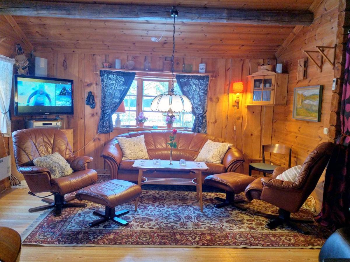 Mysig Timmerstuga Vid Sjoen Bjoerken 34 Roennsudden Grangärde Exteriér fotografie