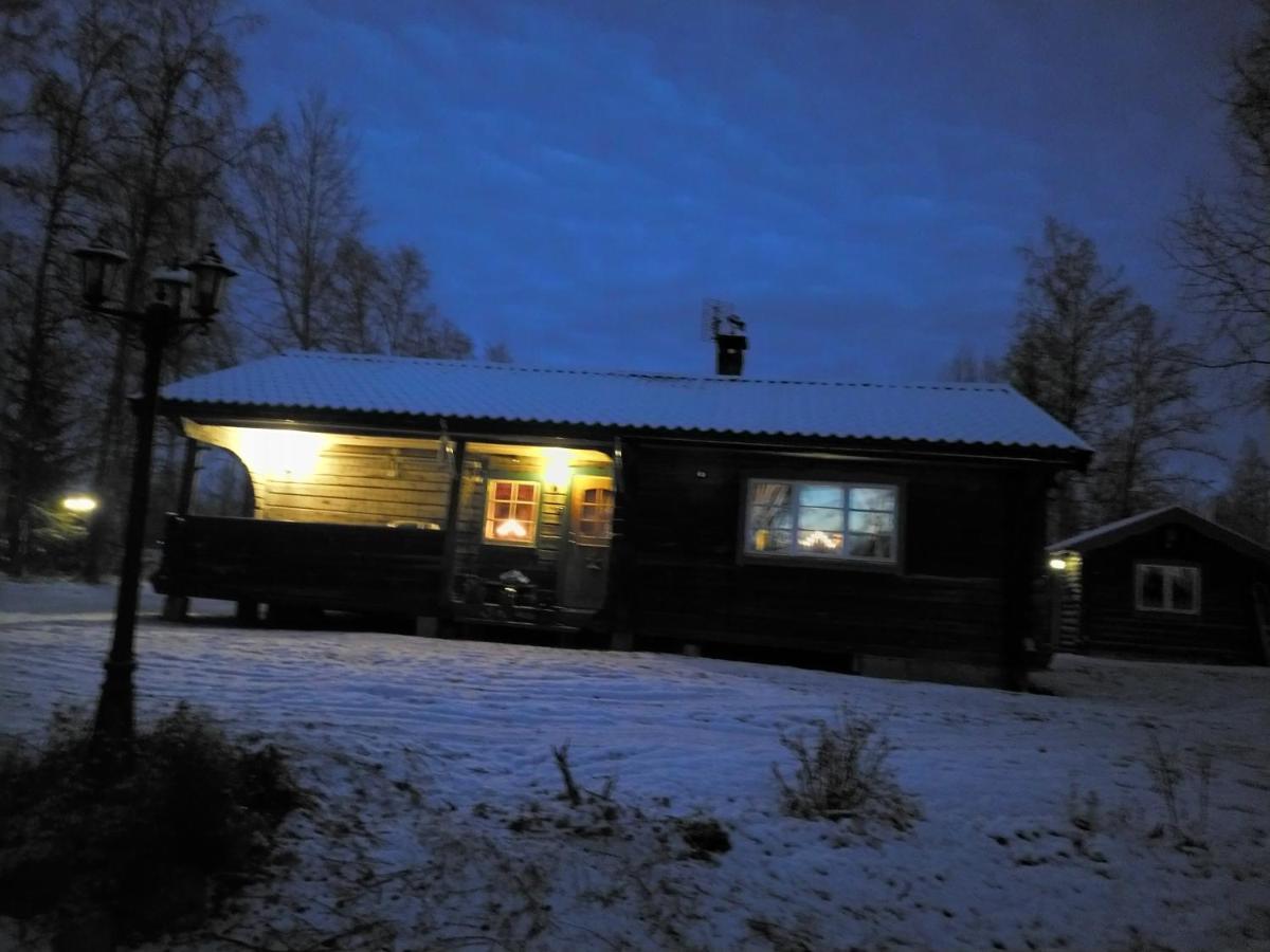 Mysig Timmerstuga Vid Sjoen Bjoerken 34 Roennsudden Grangärde Exteriér fotografie