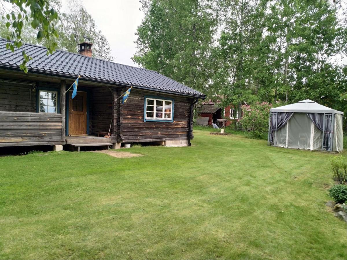 Mysig Timmerstuga Vid Sjoen Bjoerken 34 Roennsudden Grangärde Exteriér fotografie